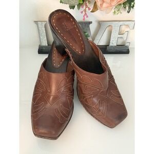 Gianni Bini Brown Tooled Leather Clogs 9/9.5 M‎ 3 inch Heels Western Square Toe